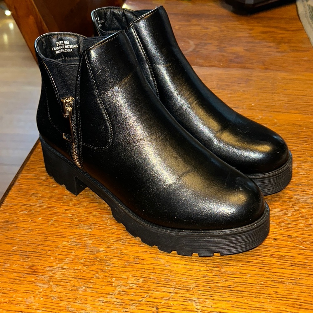 Dunes ankle bootie
